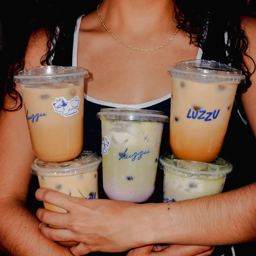 Varias bebidas frías de LUZZU listas para llevar